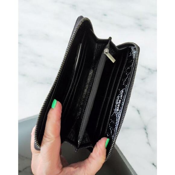 NWT Kurt Geiger Multi Metallic Heart Love Croc Zip Around Wallet Black - Picture 3 of 5